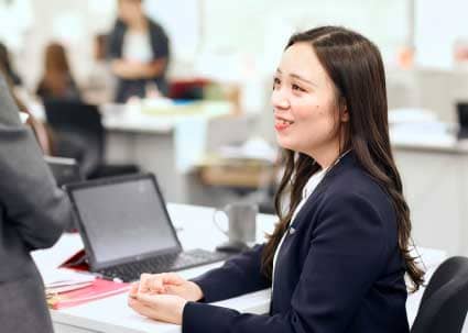 関西コンサルティング営業室は、大阪、京都、神戸の3都市に展開。総勢約200名が働いています。どのオフィスも活気に溢れており、何でも気軽に相談できる仲間がたくさんいます。